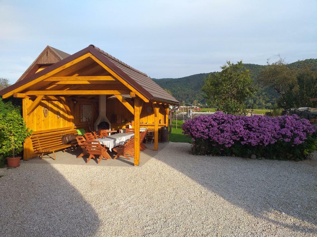 Anika Апартаменти Krasnohorska Dlha Luka